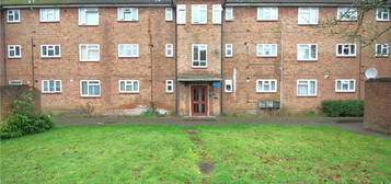 Flat to rent in Belford Road, Borehamwood, Hertfordshire WD6