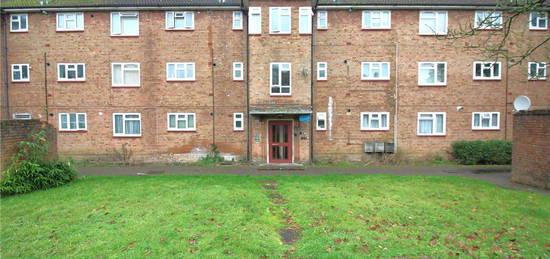 Flat to rent in Belford Road, Borehamwood, Hertfordshire WD6