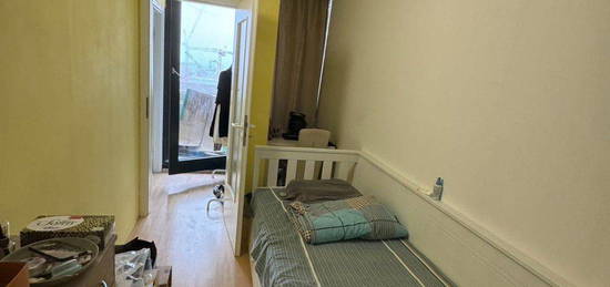 1 room in a 2-room shared flat in nice location [Olympiazentrum]