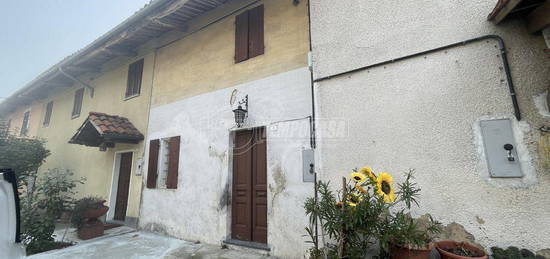 CASA SEMI INDIPENDENTE ROBELLA CON GIARDINO E TERR