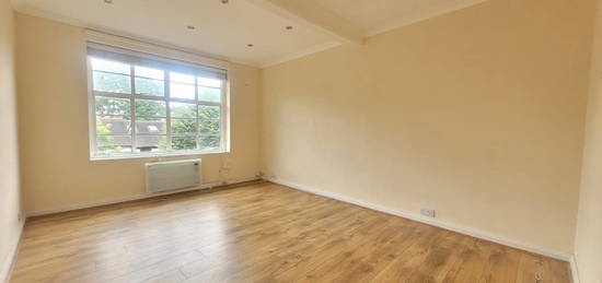 Flat to rent in Colney Hatch Lane, London N10