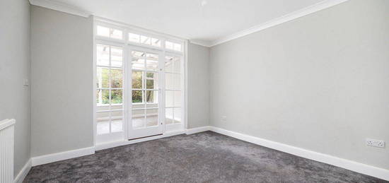 Detached house to rent in Willow Way, Radlett, Hertfordshire WD7