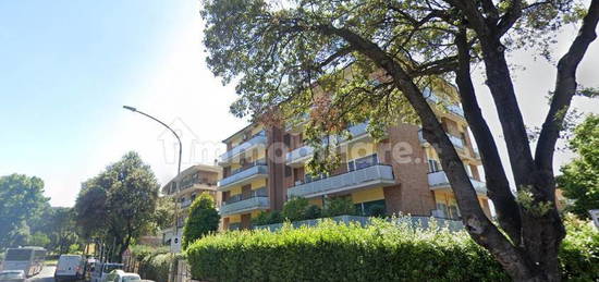 Bilocale viale della Tecnica, Eur, Roma