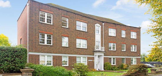 Flat to rent in Home Park Court, Palace Road KT1