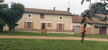 Maison de ferme avec bâtiments sans mitoyenneté