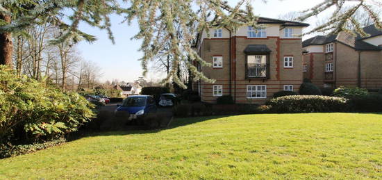 Flat to rent in Balmore Park, Caversham, Reading RG4