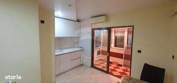 Apartament cu 3 camere de vânzare în zona Casa Sindicatelor