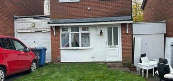 2 bedroom detached house