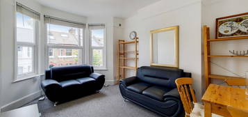 3 bed flat to rent