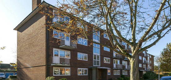 Flat to rent in Garden Court, Lichfield Road, Kew, Richmond TW9