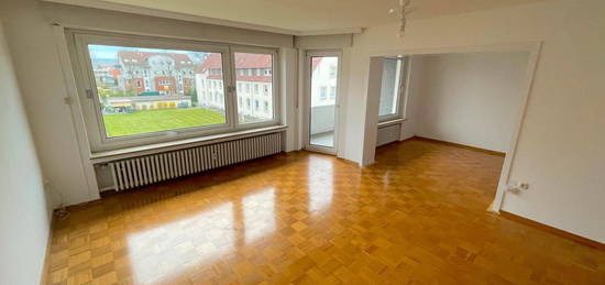 Zentrale 2,5 Zimmer Wohnung mit Balkon in modernisiertem Gebäude