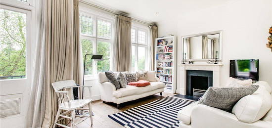 Flat to rent in Bishops Mansions, Bishops Park Road, London SW6