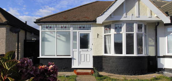 Bungalow to rent in Alma Avenue, Hornchurch RM12