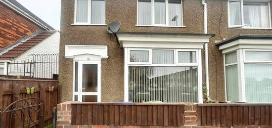 End terrace house to rent in Roseveare Avenue, Grimsby, Lincolnshire DN31