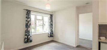 Flat to rent in Bicknell Gardens, Yeovil BA21