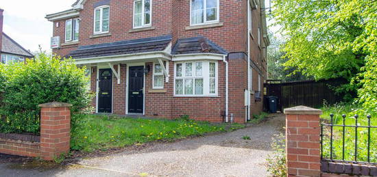 3 bedroom semi-detached house to rent