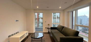 Flat to rent in Lexington Gardens, London SW11