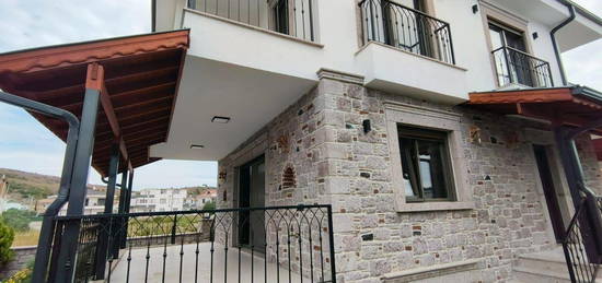 Ayvalk Sarmsaklda Satlk Lks Triplex Villa