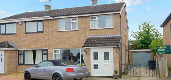 3 bedroom semi-detached house for sale