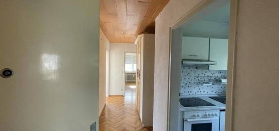 Süße Zwei Zimmer Wohnung in Korb mit Balkon und Stellplatz