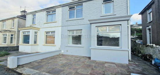 3 bedroom semi-detached house