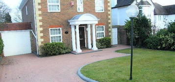 4 bed detached house to rent