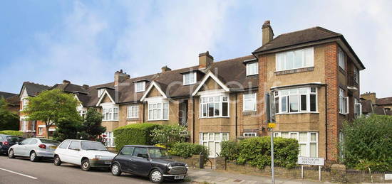 Flat to rent in Stanhope Court, East End Road, Finchley N3