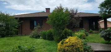 Villa unifamiliare viale Stefano Castignoli, Centro, Vigolzone