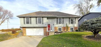 1301 Scott Rd, Papillion, NE 68046