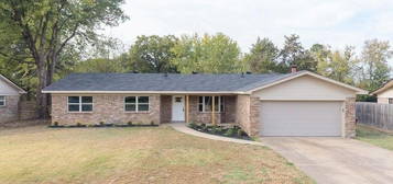 207 Baylor Cir, Fort Smith, AR 72908