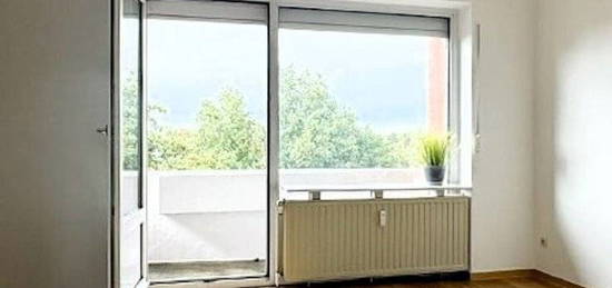 GEMÜTLICH + RUHIG Dachgeschosswohnung mit Loggia und schönem Ausblick