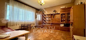 Apartament 3 camere, 2 bai, centrala proprie, zona Girocului