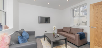 Flat to rent in Eaton Place, Brighton BN2