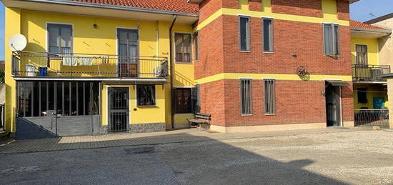 VIGEVANO VIC.: CASA INDIP. AMPIA METRATURA BOX E G