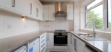 Flat to rent in Blackbird Hill, London NW9