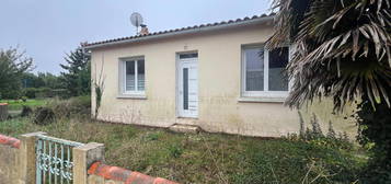 Maison à rénover dans le bourg de VAIRE