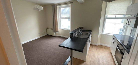 Maisonette to rent in Warren Road, Torquay TQ2