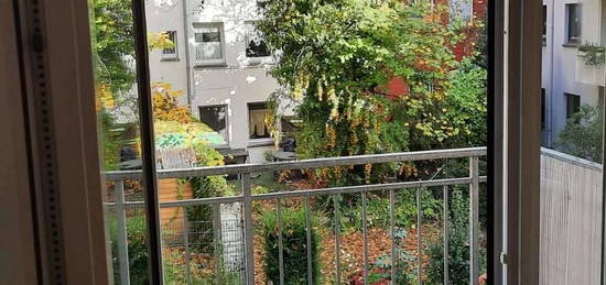 Teilrenovierte, helle 3-Zimmer Wohung mit Balkon im Essener Südviertel