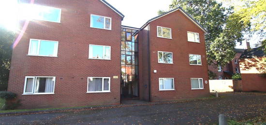 Flat to rent in Court Oak Road, Harborne, Birmingham B17