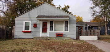 910 E 5th St, Newton, KS 67114