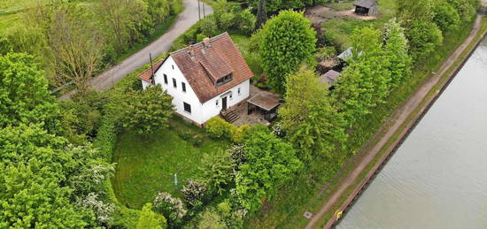 Sanierungsbedürftiges Haus am Kanal - Ein Paradies für Handwerker!