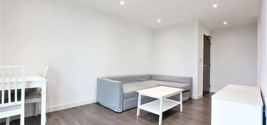 Flat to rent in Skylark Point, Newnton Close, London N4