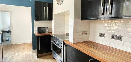 2 bedroom maisonette