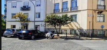 Apartamento T2 renovado em São Domingos de Benfica