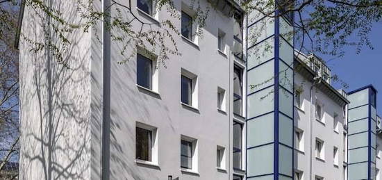 helle und schöne DG Wohnung mit Balkon zum 01.11.2024 oder 16.11.2024