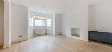 Flat to rent in Warwick Gardens, Kensington, London W14