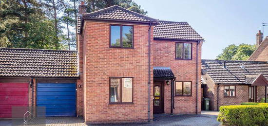 Detached house to rent in Shakespeare Way, Taverham, Norwich NR8