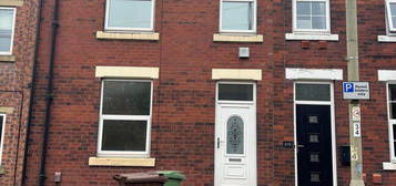 Terraced house to rent in Dewsbury Road, Wakefield WF2