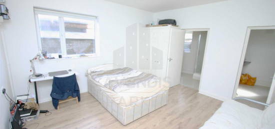 Studio to rent in Princes Avenue, Muswell Hill, London N10