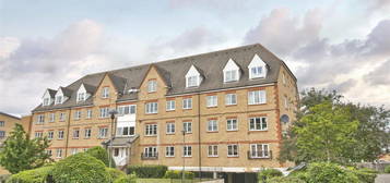 Flat to rent in Trinity House, Station Road, Borehamwood WD6